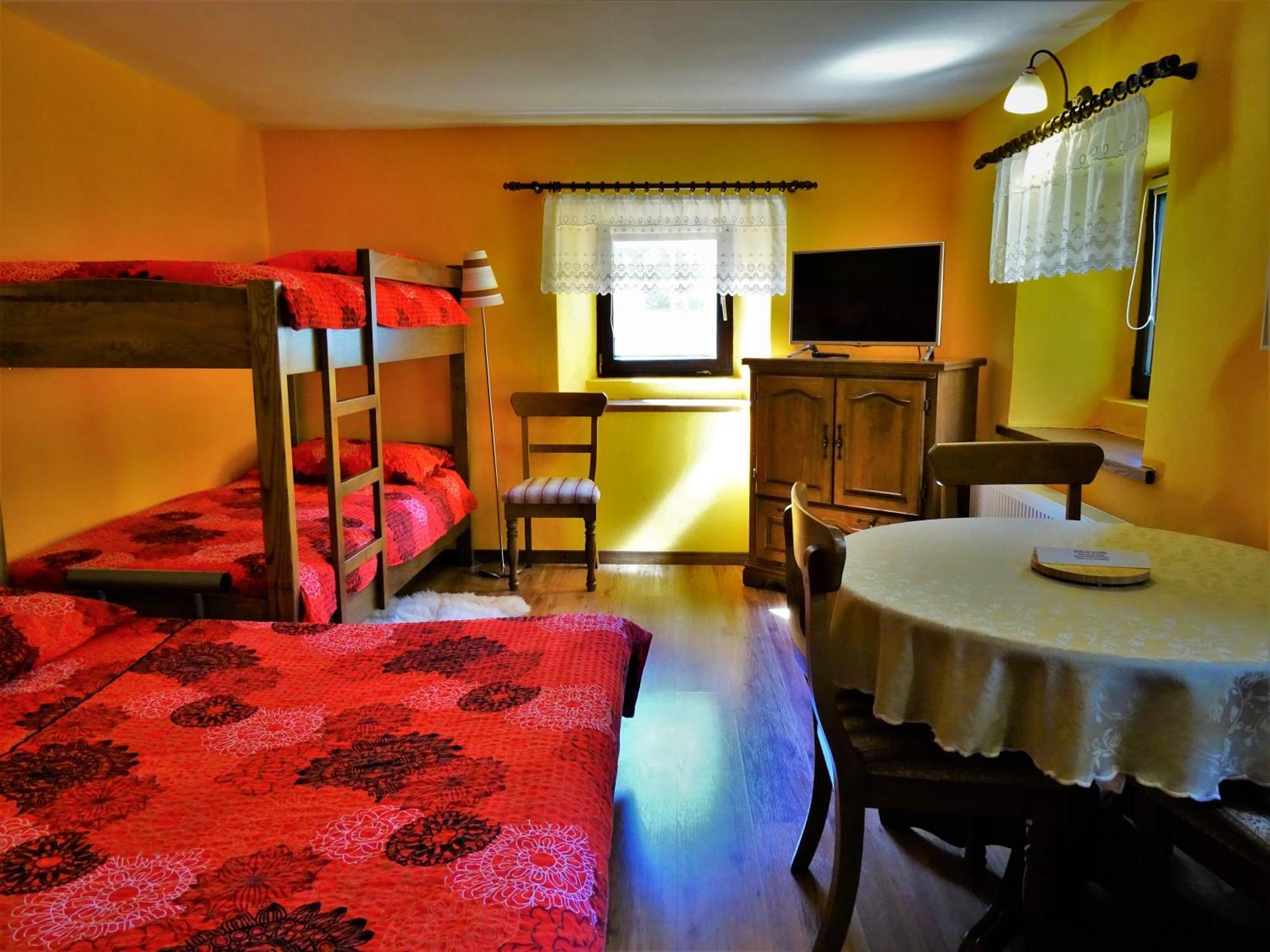 Apartmaji Pr-Gujlu Sela Nad Podmelcem 5220 Tolmin Podmelec Exterior foto