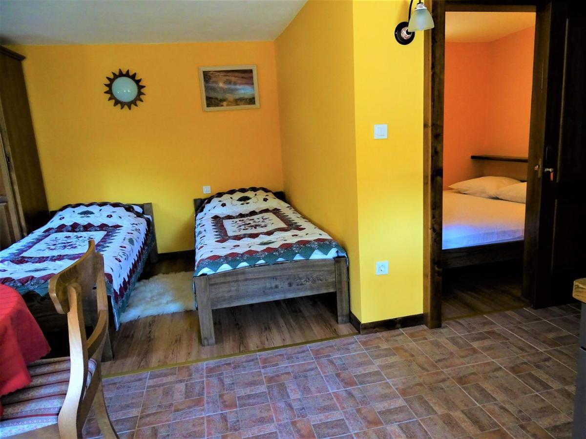 Apartmaji Pr-Gujlu Sela Nad Podmelcem 5220 Tolmin Podmelec Zimmer foto