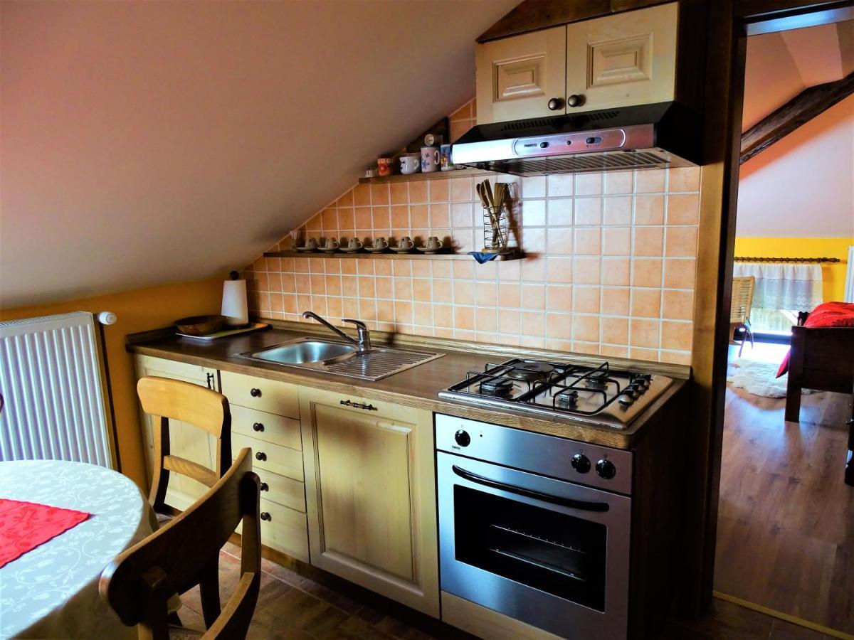 Apartmaji Pr-Gujlu Sela Nad Podmelcem 5220 Tolmin Podmelec Exterior foto